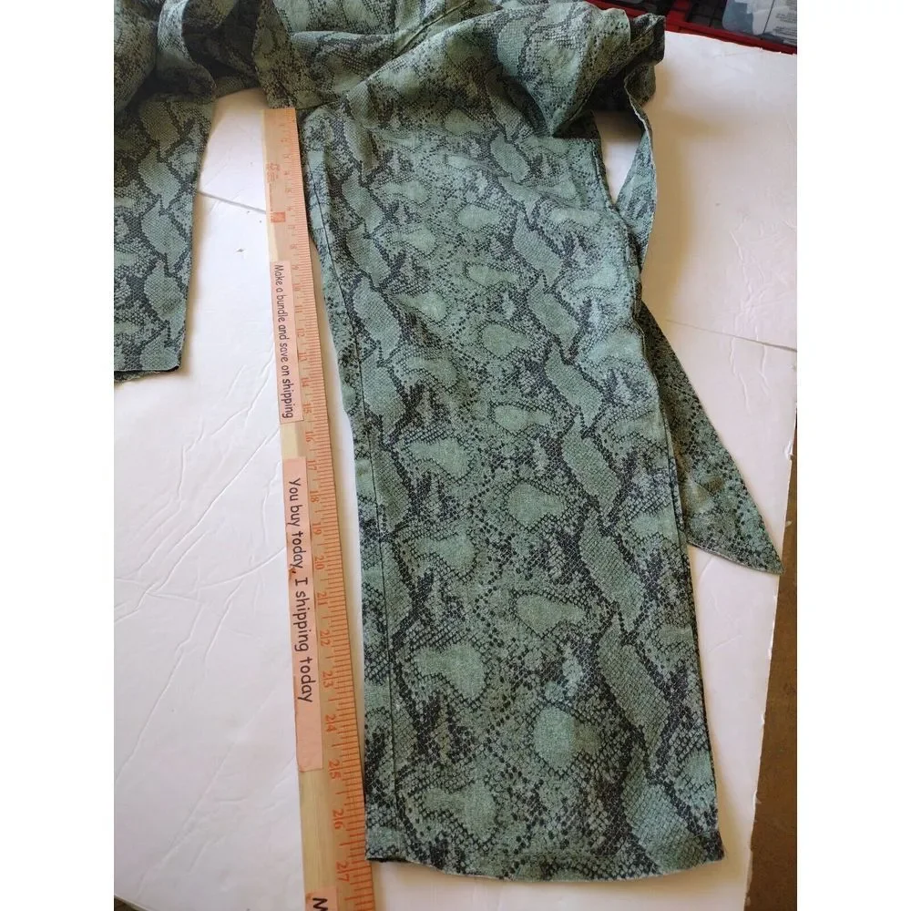 Blank NYC Jumpsuit Womans M Green Linen‎ Snake Skin One Piece Animal Print New